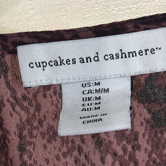 Cupcakes & Cashmere Snake Print V Neck Blouse Cropped to waist Sz Med-Plum - Picture 3 of 7